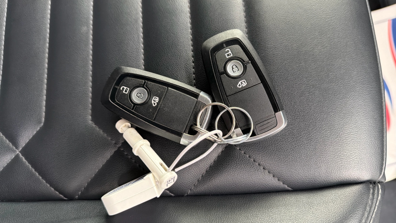 Ford Tourneo Custom 320 L2 Diesel Fwd 2.0 EcoBlue 136ps H1 Titanium 8 seater Auto